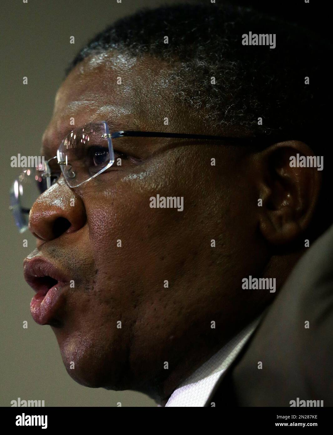 South Africa's sports minister Fikile Mbalula speaks during a news conference in Johannesburg, South Africa, Wednesday, June 3, 2015. Mbalula "categorically" denied on Wednesday that the $10 million paid to former FIFA official Jack Warner in 2008 was a bribe for his help in securing the World Cup. (AP Photo/Themba Hadebe) Banque D'Images