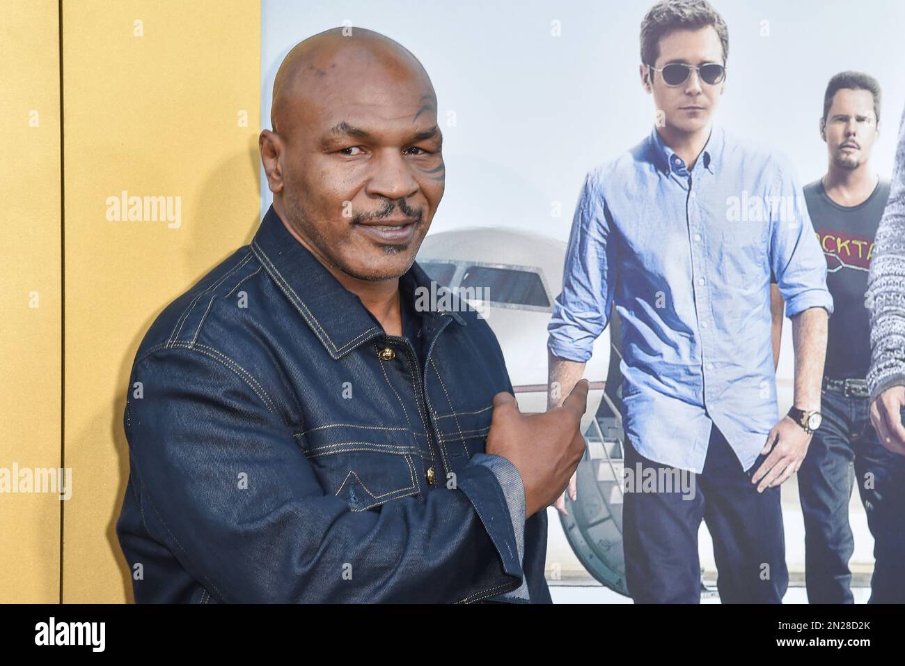 Mike Tyson arrives at the LA Premiere Of "Entourage" at the Regency Village Theatre on Monday, June 1, 2015, in Los Angeles. (Photo by Rob Latour/Invision/AP) Banque D'Images