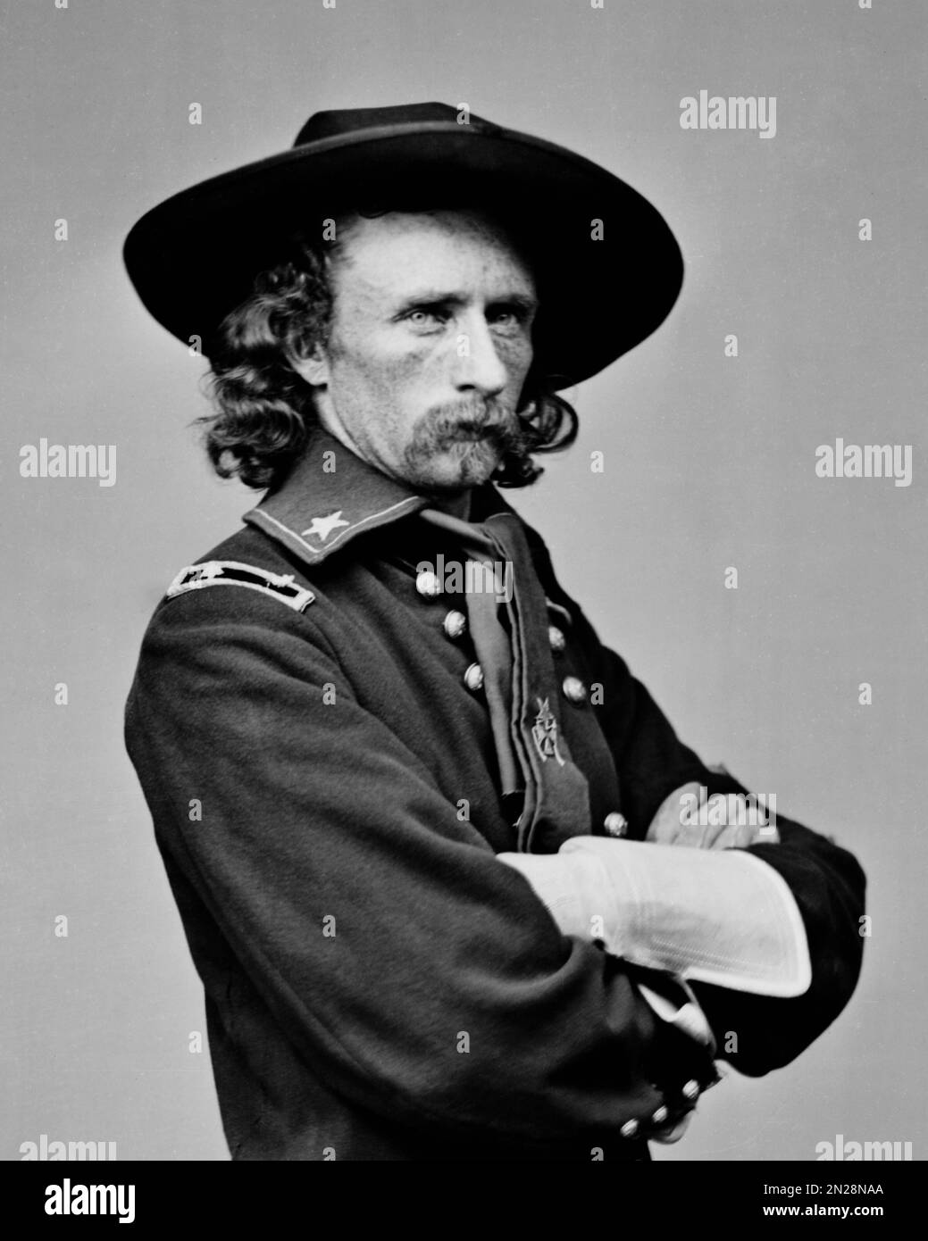Un portrait du général George Custer qui a été tué et de toute sa force par les forces combinées des tribus Lakota Sioux, Cheyenne du Nord et Arapaho à la bataille de Little Bighorn pendant les grandes guerres Sioux de 1876. Banque D'Images