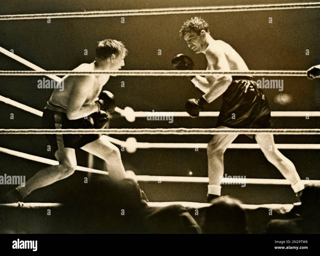 1938 , 11 mars , Madison Square Garden , New York , Etats-Unis : le célèbre boxeur américain MAX BAER ( 1909 - 1959 ), sur cette photo, lors du match avec le britannique TOMMY FARR ( 1913 - 1986 ), gagné par Baer . Max Baer a été le champion du monde de poids lourd en 1934 vainqueur sur l'italien Primo Carnera . PHOTOGRAPHE INCONNU .- HISTOIRE - FOTO STORICHE - BOX - PESI MASSIMI - SPORT - BOXEUR - PORTRAIT - RITRATTO --- ARCHIVIO GBB Banque D'Images