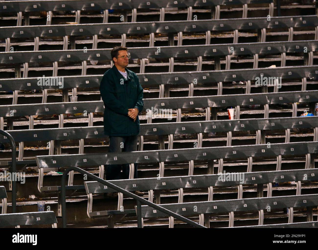 A lone fan stands in the left field grandstand to watch the Colorado Rockies commit the final out against the San Francisco Giants after a rain delay in the bottom of the ninth inning of a baseball game Friday, May 22, 2015, in Denver. The Giants won 11-8. (AP Photo/David Zalubowski) Banque D'Images