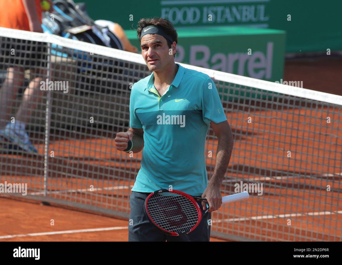 Roger Federer of Switzerland celebrates during the quarterfinal match against Daniel Gimeno-Traver of Spain at the Istanbul Open tennis tournament at Garanti Koza Arena in Istanbul, Turkey, Friday May 1, 2015. Federer won the match. The first ATP World Tour event in Turkey is being played on clay from April 27, to May 3, 2015. (AP Photo) Banque D'Images