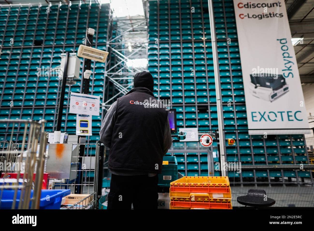 Les robots Skybod développés par Exotec préparent des colis à l'entrepôt du détaillant en ligne français CDiscount à Cestas près de la ville sud-ouest de Bordeaux, France sur 7 février 2019. Cdiscount.com est un détaillant Internet qui vend des produits et des services, allant des biens culturels, de la haute technologie, DE L'INFORMATIQUE, des appareils ménagers, des appareils personnels et de la nourriture. Créé en 1998 par les trois frères Charle, il est devenu une filiale de Casino Group depuis février 2000 qui possède aujourd'hui 99,6 pour cent du capital. Photo de Thibaud Moritz/ABACAPRESS.COM Banque D'Images