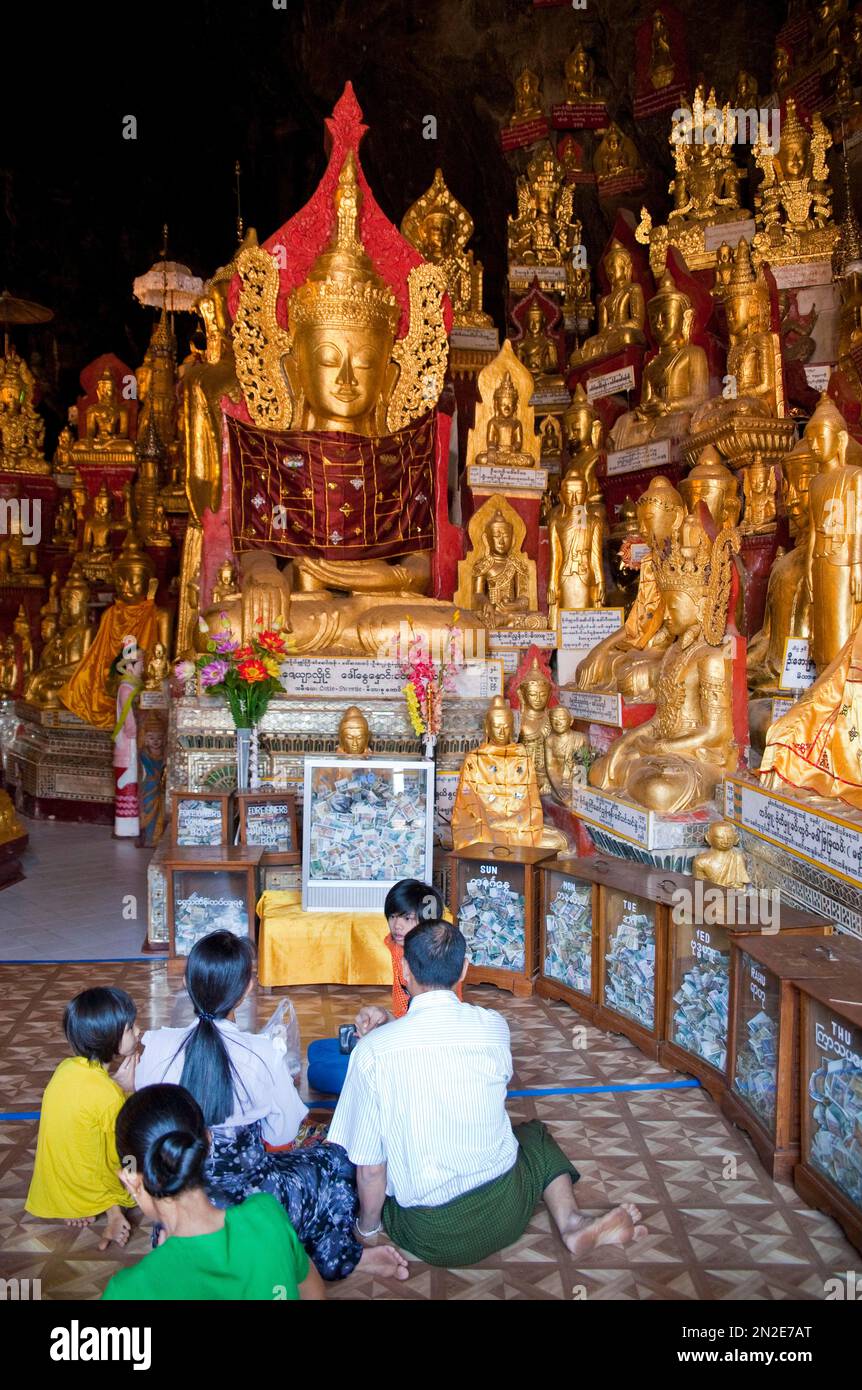 Grotte de Pindaya avec plus de 8000 statues de Bouddha, Pagode Shwe U min, Pindaya, Myanmar, Pindaya, Myanmar Banque D'Images