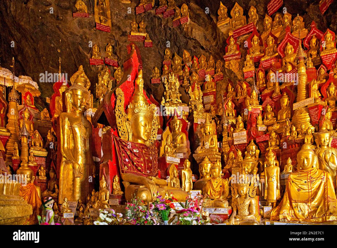 Grotte de Pindaya avec plus de 8000 statues de Bouddha, Pagode Shwe U min, Pindaya, Myanmar, Pindaya, Myanmar Banque D'Images