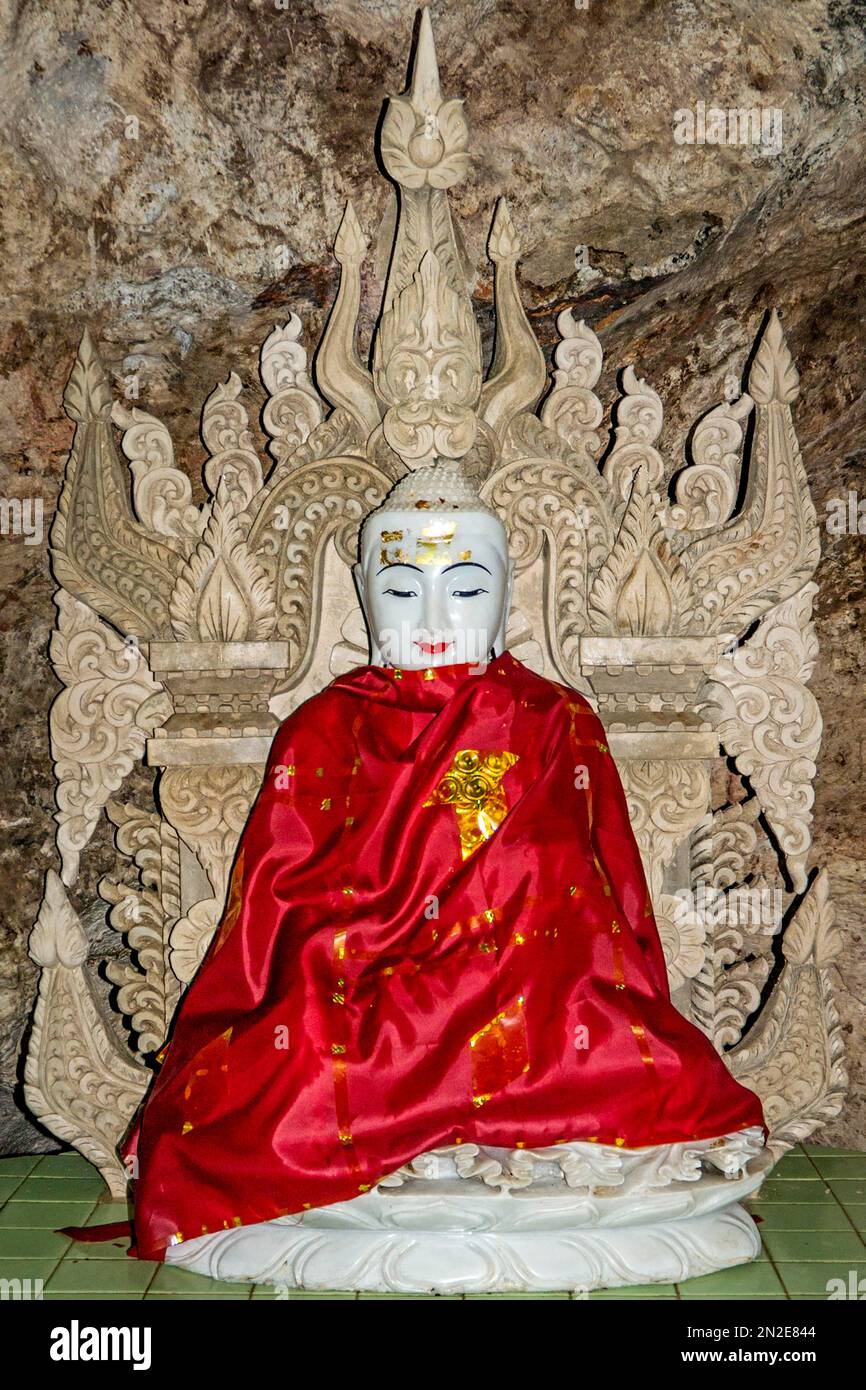 Grotte de Pindaya avec plus de 8000 statues de Bouddha, Pagode Shwe U min, Pindaya, Myanmar, Pindaya, Myanmar Banque D'Images