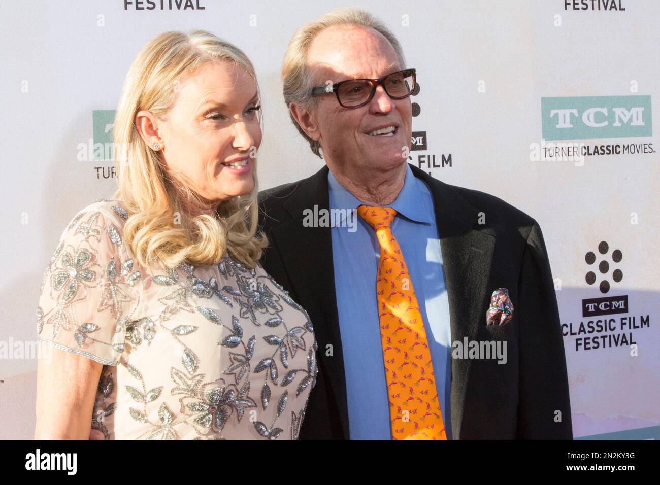 Parky Fonda, left, and Peter Fonda arrive at the 2015 TCM Classic Film Festival Opening Night Gala "The Sound Of Music" at TCL Chinese Theatre on Thursday, March 26, 2015 in Los Angeles.(Photo by Rich Fury/Invision/AP) Banque D'Images