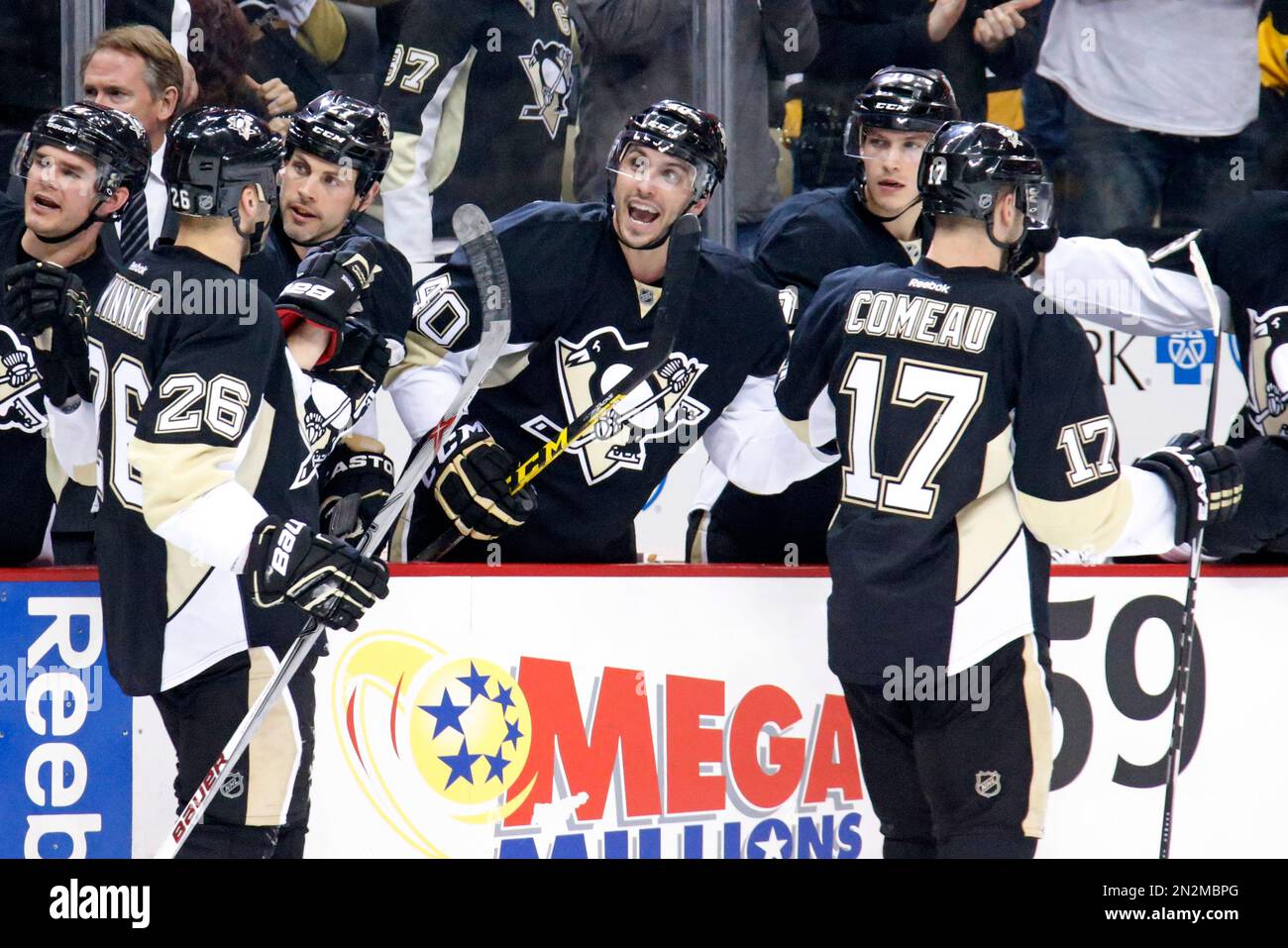 Pittsburgh Penguins' Maxim Lapierre, center, celebrates Blake Comeau's (17) goal in the second period of an NHL hockey game against the St. Louis Blues in Pittsburgh Tuesday, March 24, 2015. (AP Photo/Gene J. Puskar) Banque D'Images