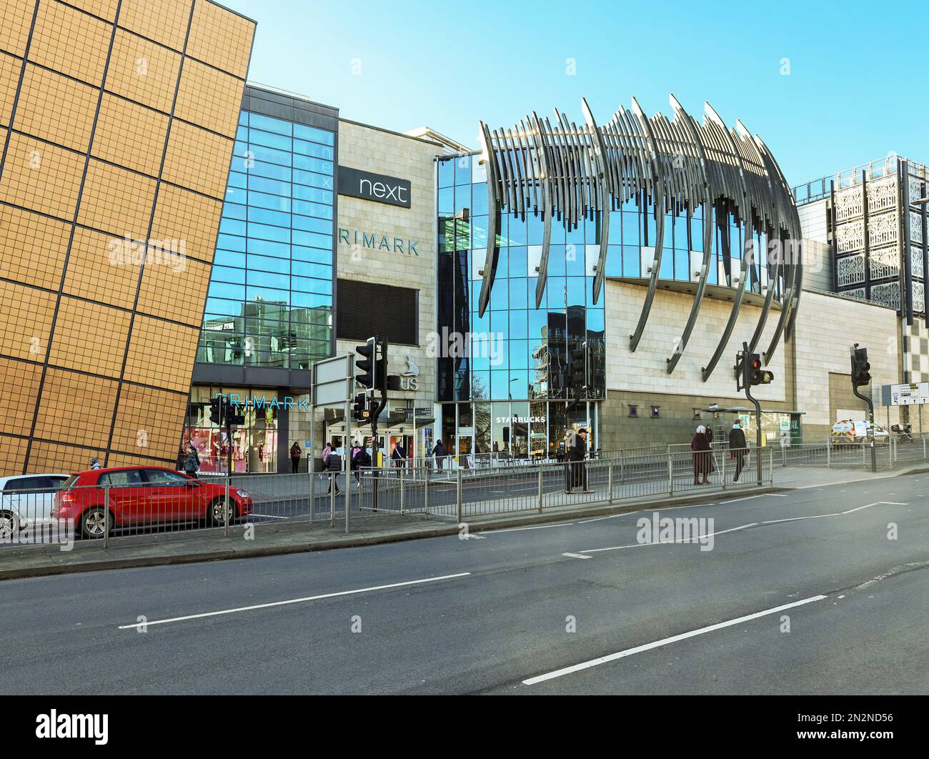 Le centre commercial Drake Circus de Plymouth propose un mélange de styles architecturaux. A remporté la coupe Carbuncle pour crimes contre l'architecture et Retail Weeks Sho Banque D'Images