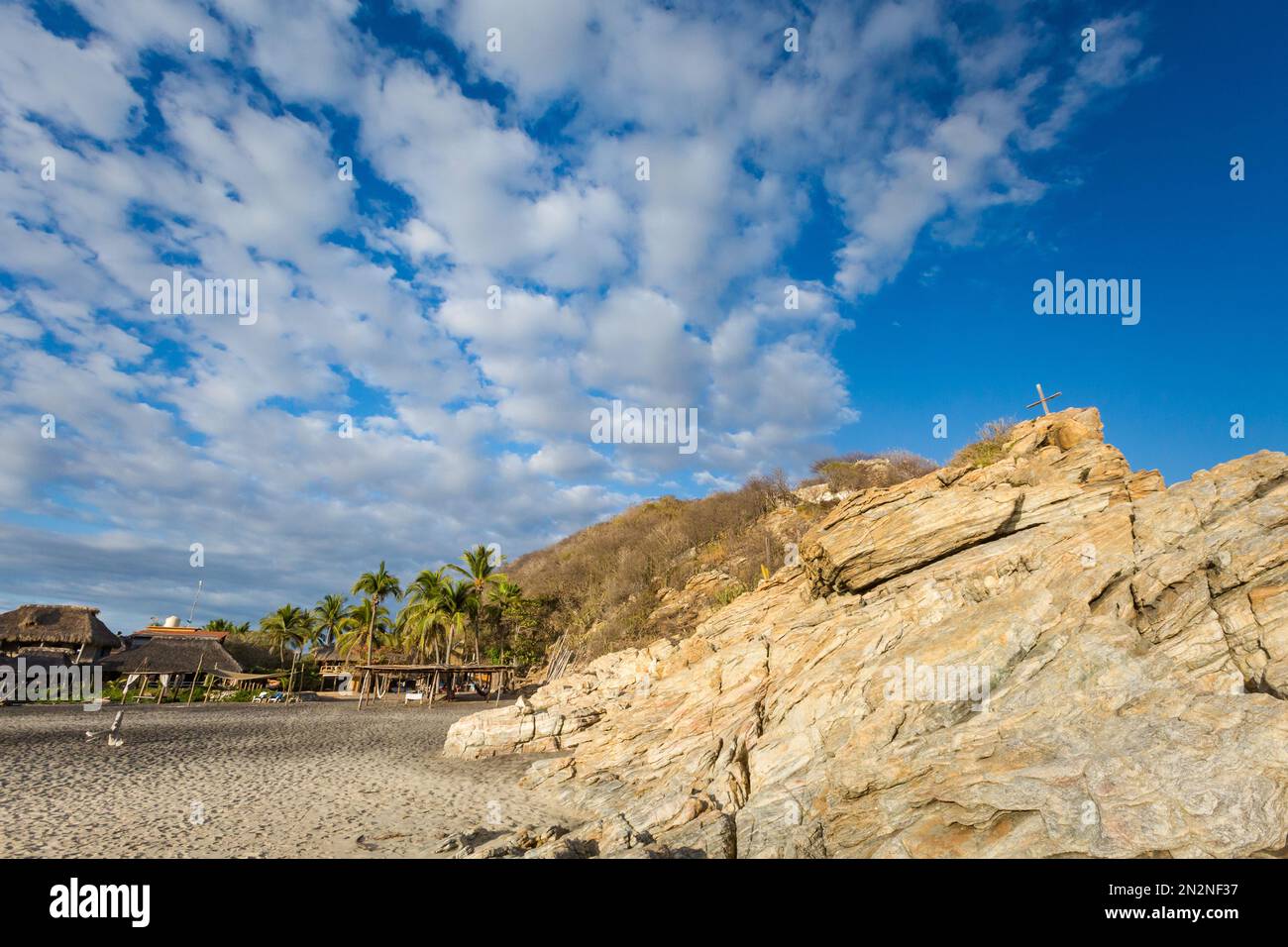 Belle plage de Ventanilla au Mexique. Paysage pendant la journée ensoleillée Banque D'Images