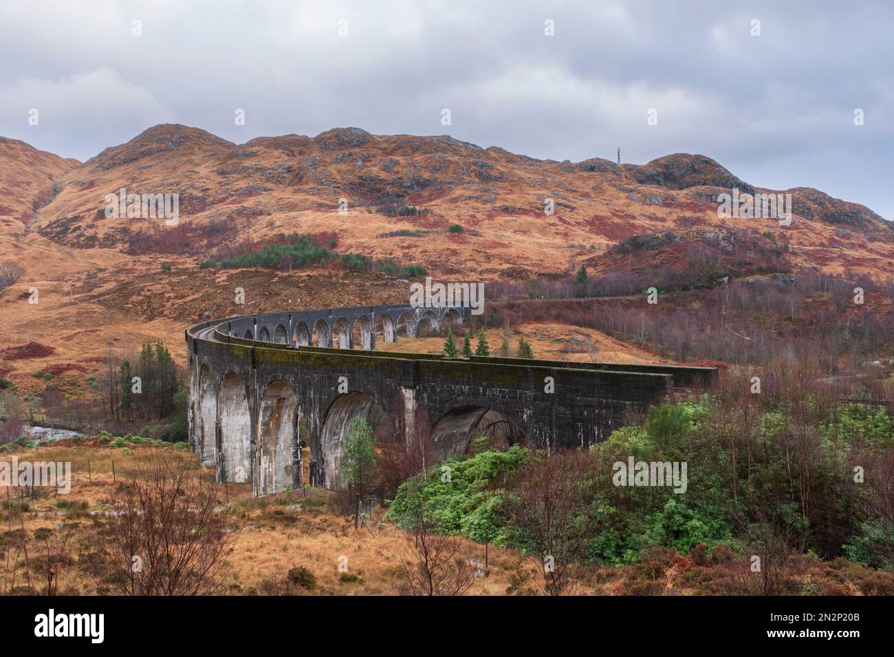 Ecosse, Inverness-shire, Glenfinnan. Le viaduc de Glenfinnan - un pont ferroviaire de 19th siècles sur la ligne West Highland dans les films de Harry Potter Banque D'Images
