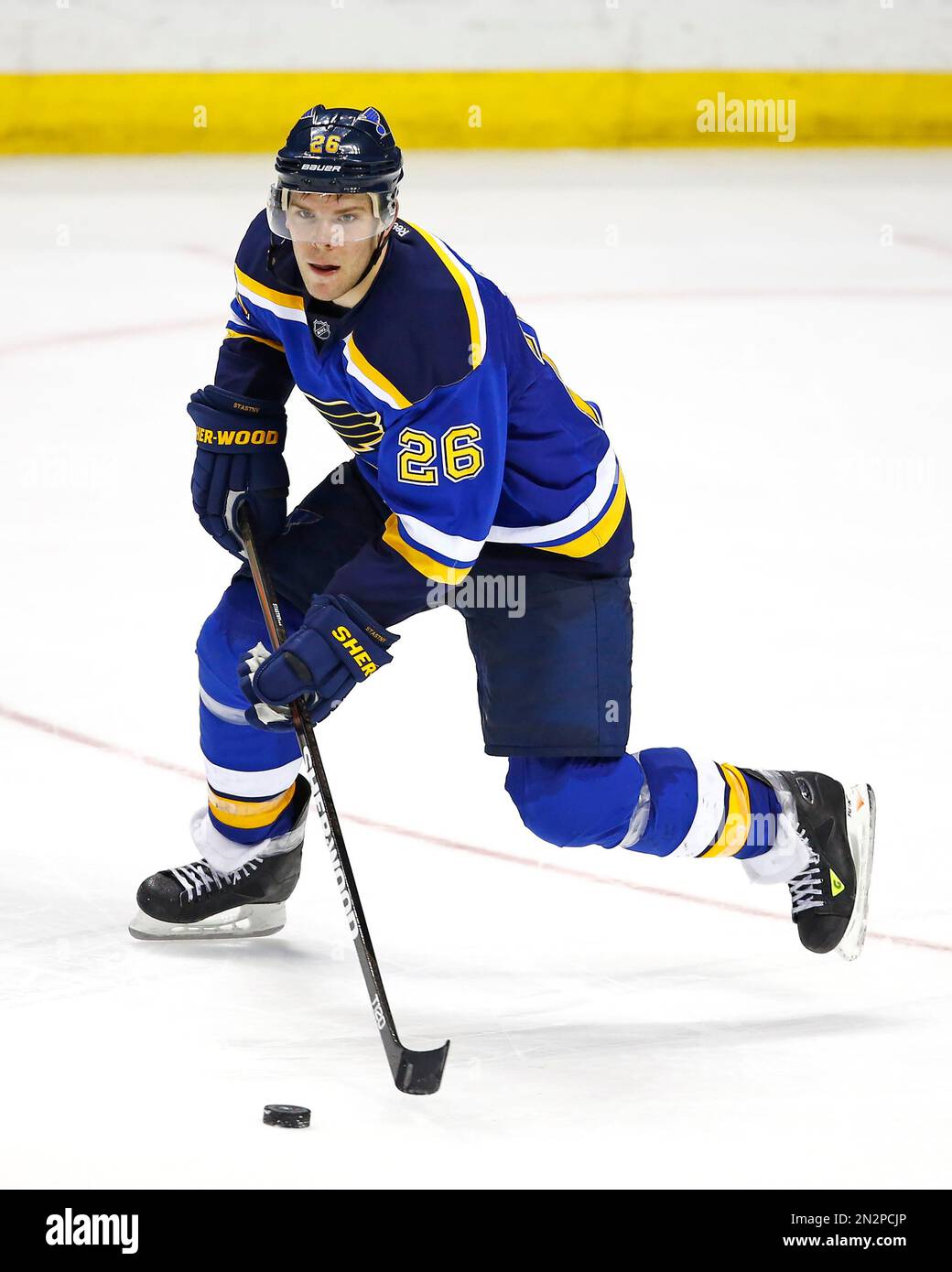 St. Louis Blues' Paul Stastny skates with the puck during the third period of an NHL hockey game against the Minnesota Wild, Saturday, March 14, 2015, in St. Louis. Minnesota won the game 3-1. (AP Photo/Billy Hurst) Banque D'Images
