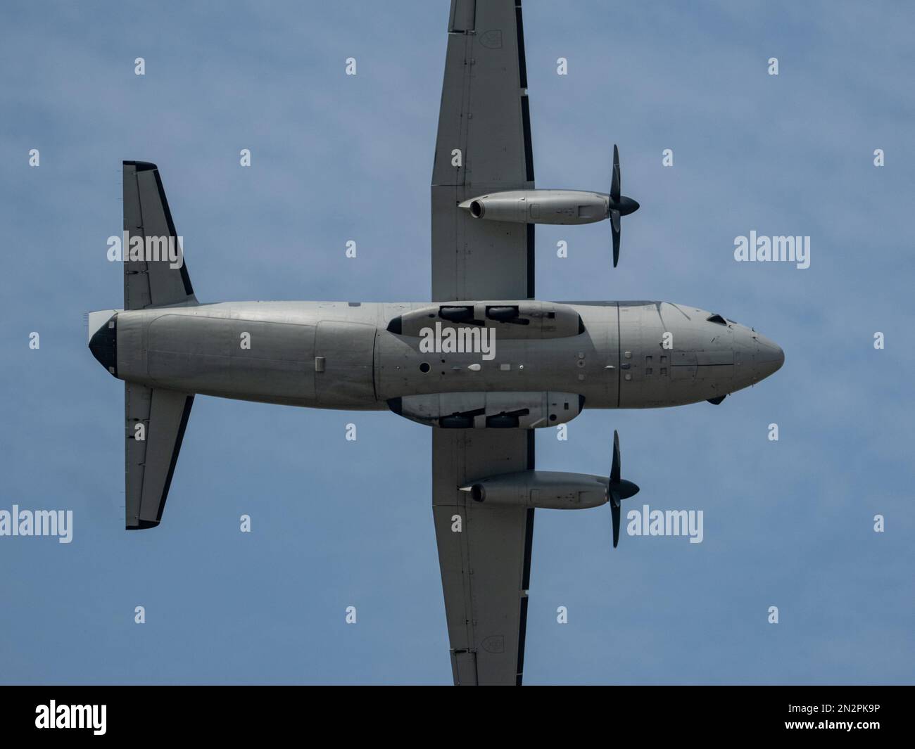 Un gros plan d'Alenia C-27J Spartan volant dans le ciel lors d'un spectacle aérien en Slovaquie Banque D'Images