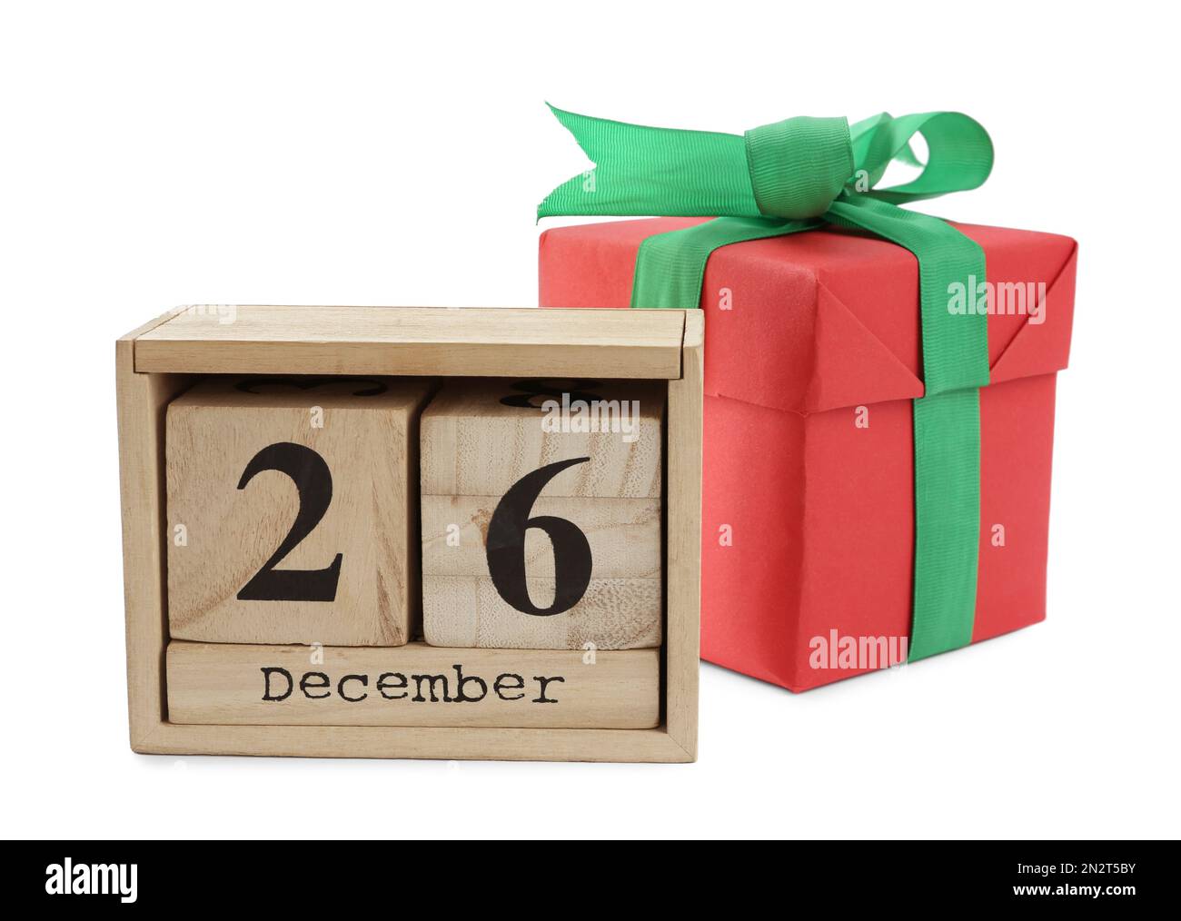 Calendrier en bois avec date du lendemain de Noël et cadeau de Noël sur fond blanc Banque D'Images