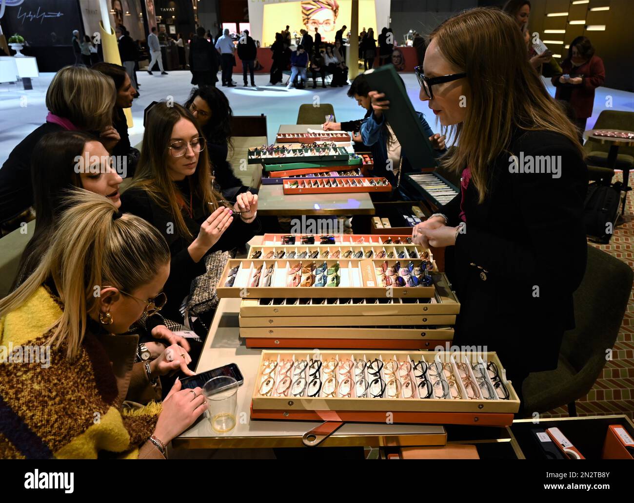 Milan, . 07th févr. 2023. Milano, Italie MIDO 2023 Fiera Milano Rho le point de référence du reportage de lunettes international dans la photo:événement de localisation, lunettes crédit: Agence de photo indépendante/Alamy Live News Banque D'Images
