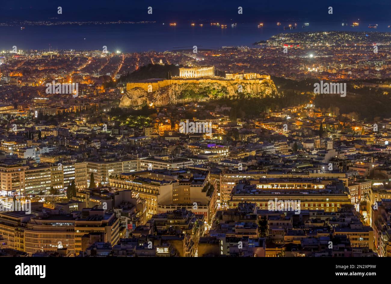 Blaue Stunde, Stadtpanorama, Hügel der Akropolis, Athen, Griechenland Banque D'Images