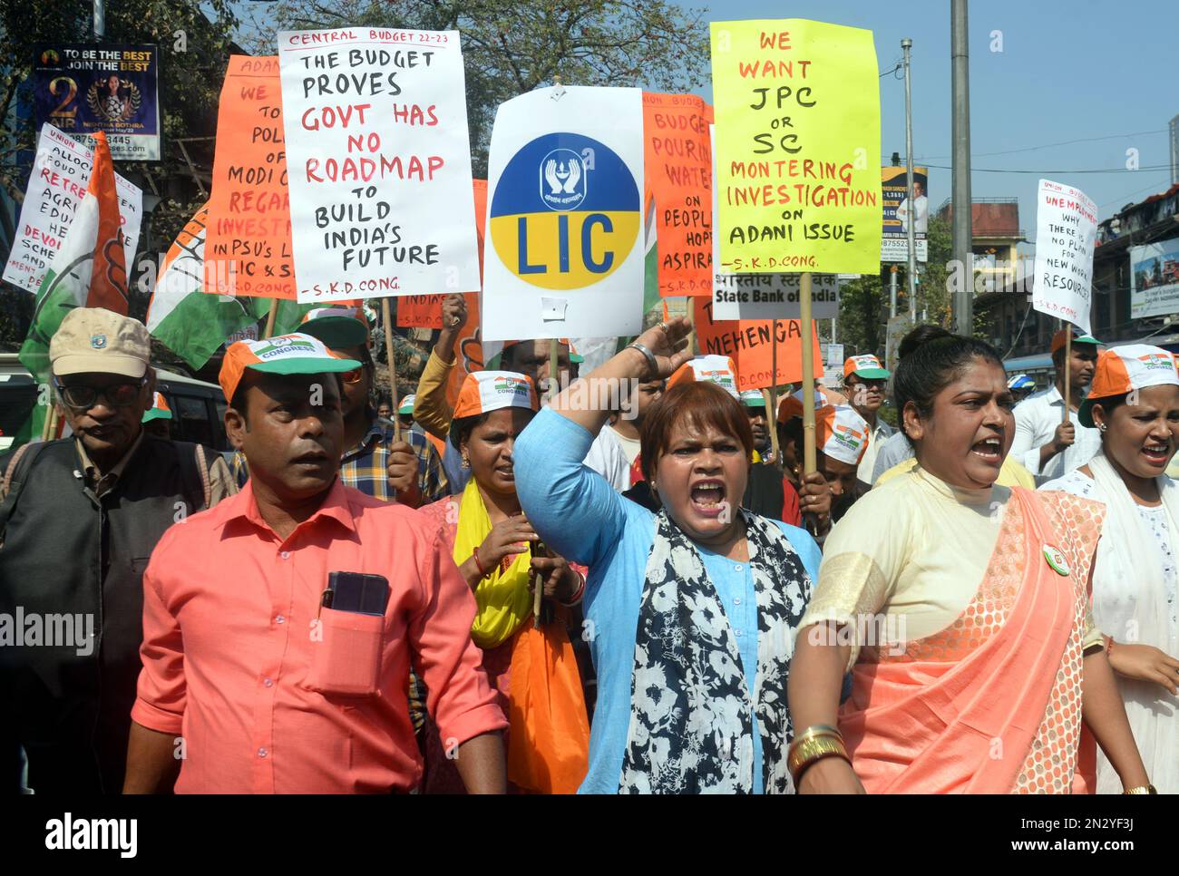 Kolkata, Inde. 06th févr. 2023. Des militants du Congrès participent à une manifestation pour protester contre la société Adani sur 6 février 2023 à Kolkata, en Inde. (Photo par Eyepix Group/Sipa USA) crédit: SIPA USA/Alay Live News Banque D'Images