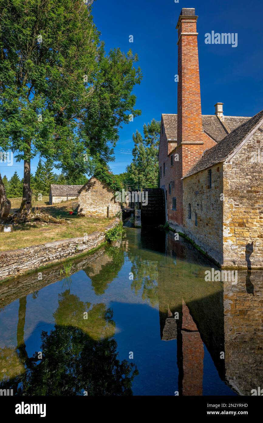 Le vieux moulin à l'abattage inférieur, Cotswolds, Cheltenham, Angleterre Banque D'Images
