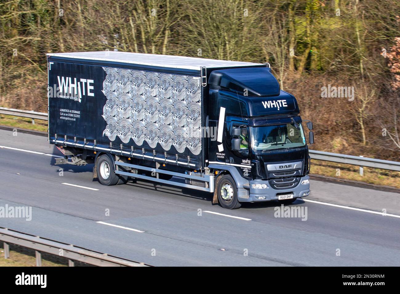 WHITE Logistics & Storage DAF LF 250 FA 18T 6700cc Diesel Truck. Palletforce Network travaille en partenariat avec 700 entreprises logistiques réparties sur 8 réseaux de distribution au Royaume-Uni. Banque D'Images