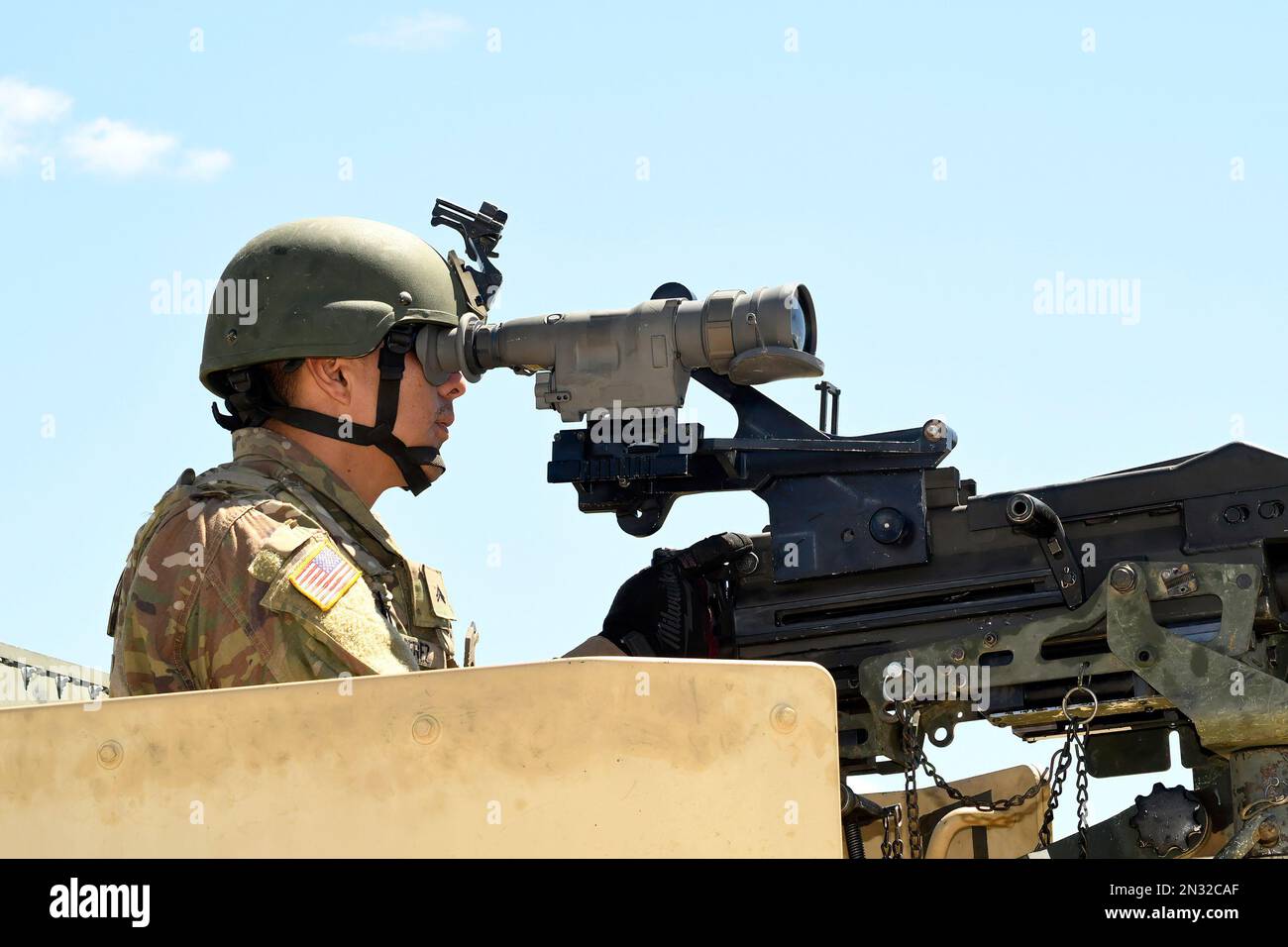 79th l'équipe de combat de la Brigade d'infanterie de la Garde nationale de l'armée de Californie fait des qualifications de tir en direct avec des Humvees montés sur mitrailleuse. Banque D'Images