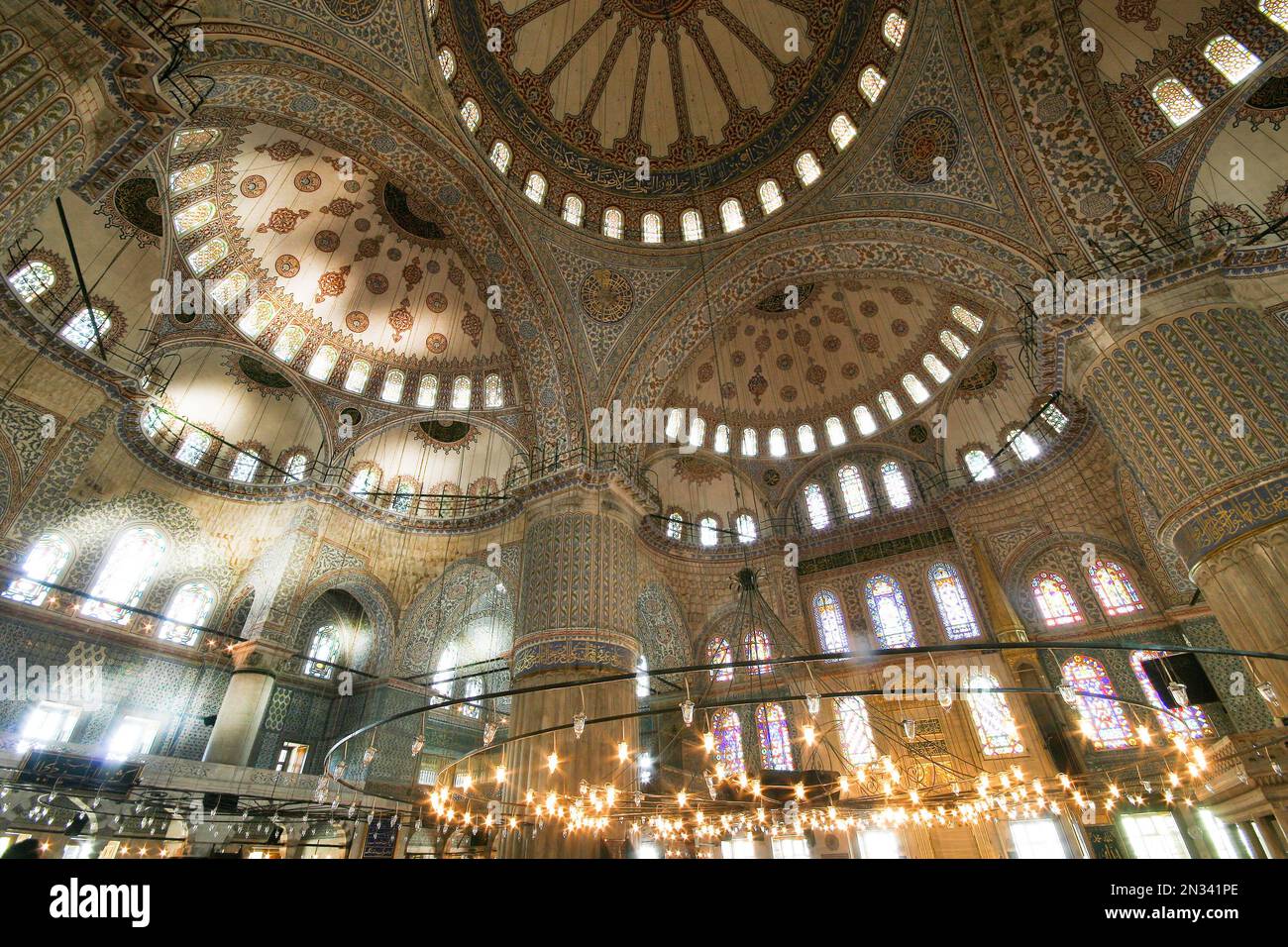 Soleil traversant l'intérieur de Sainte-Sophie à Istanbul, Turquie Banque D'Images