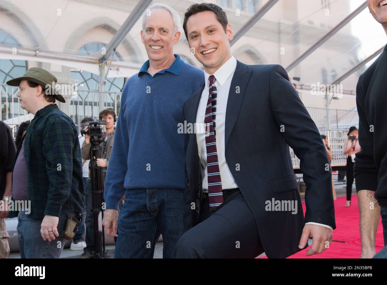 Daryl Anderson, (SAG Awards Committee Vice Chair), left, and Matt McGorry, (actor, SAG Awards nominee) attend the SAG Awards Red Carpet Roll Out at Shrine Exposition Center on Saturday, Jan 24, 2015, in Los Angeles. (Photo by Rob Latour/Invision/AP) Banque D'Images