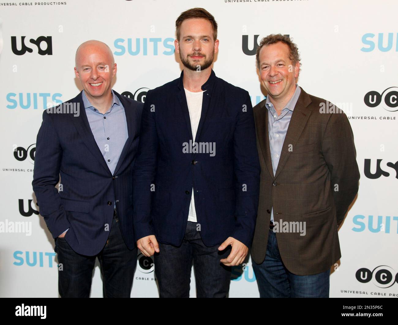 USA Network president Chris McCumber, from left, Patrick J. Adams and David Costabile arrive at "Behind The Lens: An Intimate Look At The World Of Suits" at the Meatpacking District Gallery on Thursday, Jan. 22, 2015, in New York. (Photo by Andy Kropa/Invision/AP) Banque D'Images