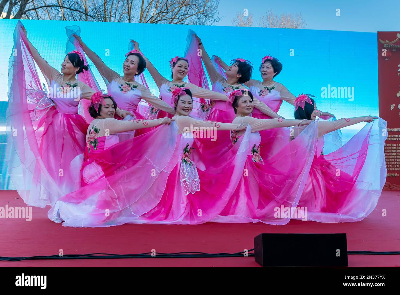 Rome, Italie - 5 février 2023 : les citoyens de la communauté chinoise célèbrent leur fête de la Saint-Sylvestre. L'événement avec spectacles est ouvert à plaza. Banque D'Images