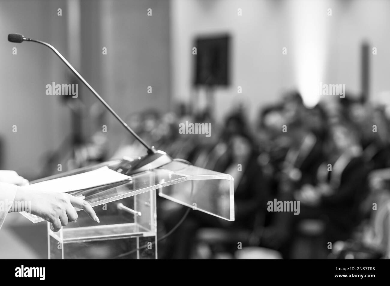 Coach méconnaissable lors d'un séminaire d'affaires. Concept d'expression publique. Banque D'Images