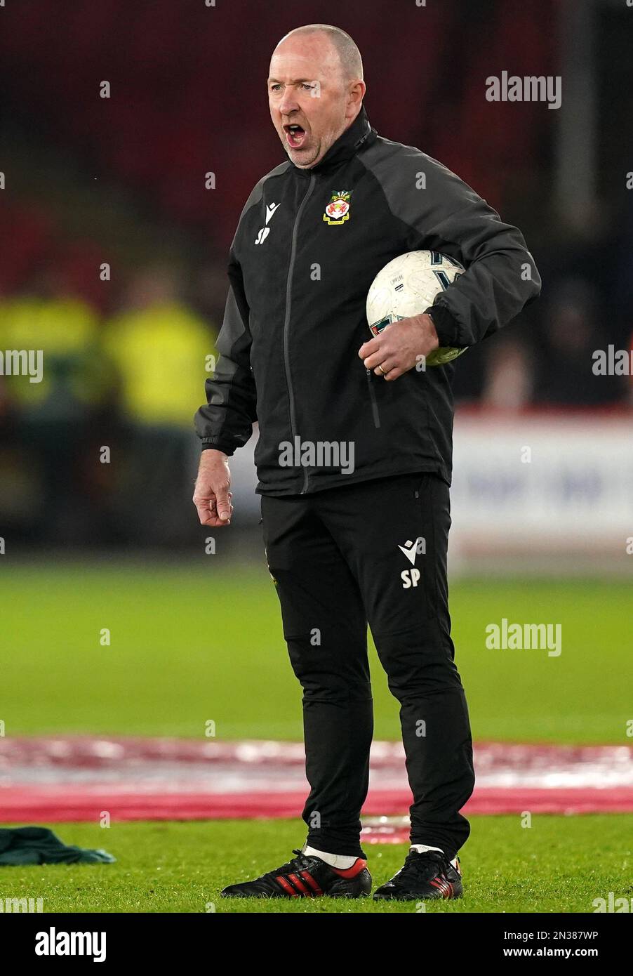 Steve Parkin, directeur adjoint de Wrexham, en avance sur la quatrième manche de la coupe FA à Bramall Lane, Sheffield. Date de la photo: Mardi 7 février 2023. Banque D'Images