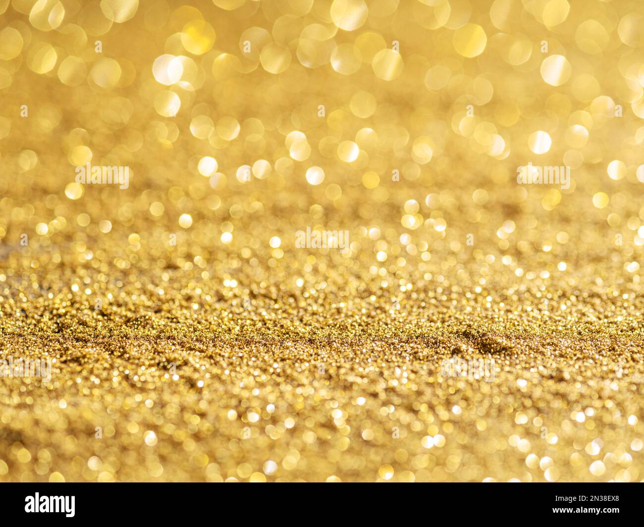 Poudre dorée étincelante. Fond festif Photo Stock - Alamy