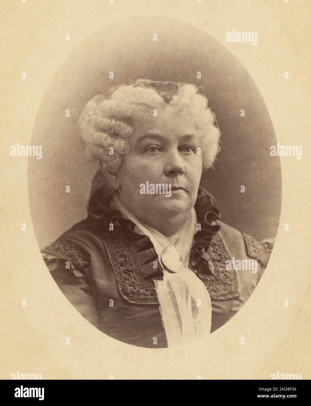 Elizabeth Cady Stanton (1815-1902), écrivain et militante américaine, une dirigeante des États-Unis Mouvement des femmes de droite, Portrait en demi-longueur, Charles D. Mosher, 1880 Banque D'Images