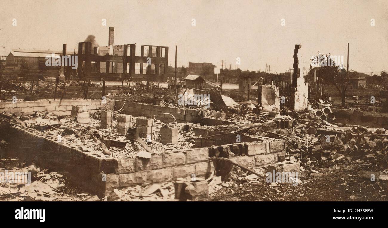 Ruins of Greenwood District After Race émeutes, Tulsa, Oklahoma, États-Unis, artiste non identifié, Juin 1921 Banque D'Images