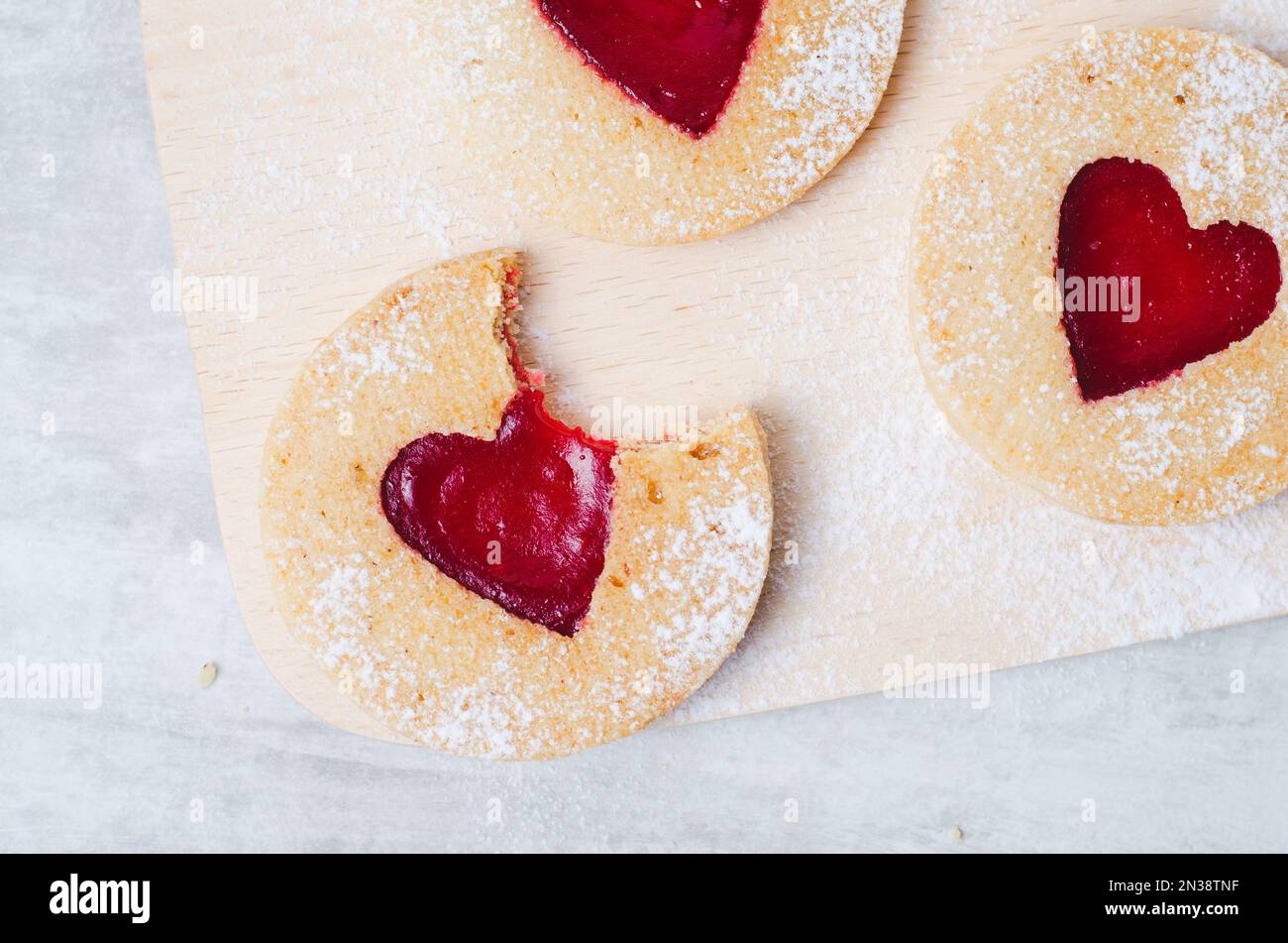 Biscuits en forme de coeur, biscuits de Linzer, concept d'amour Banque D'Images