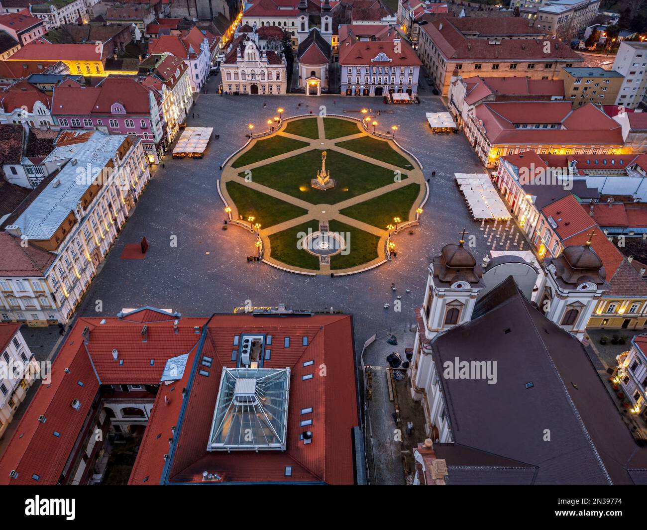 Vue aérienne de Union Square avec les bâtiments de style baroque environnants. La photo a été prise le 29th janvier 2023 à Timisoara, la culture européenne Banque D'Images