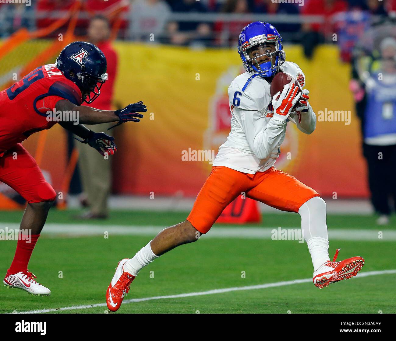 Boise State wide receiver Chaz Anderson (6) in the first half during the Fiesta Bowl NCAA college football game against Arizona, Wednesday, Dec. 31, 2014, in Glendale, Ariz. (AP Photo/Rick Scuteri) Banque D'Images