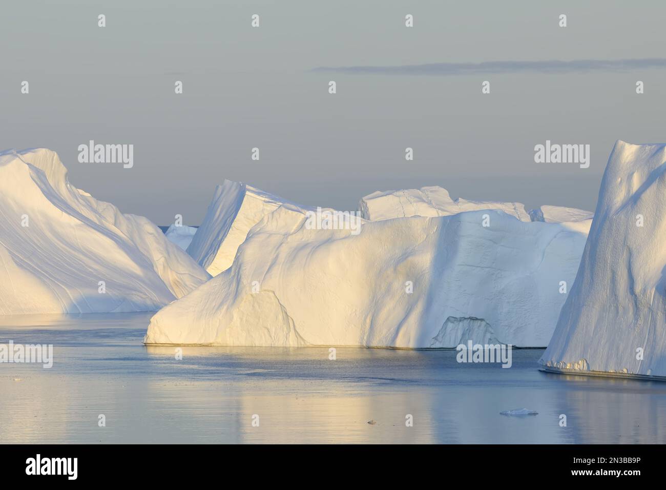 Icebergs à Ilulissat icefjord, Ilulissat, Icefjord, Disko Bay, Qaasuitsup, Groenland, régions polaires, Arctique Banque D'Images