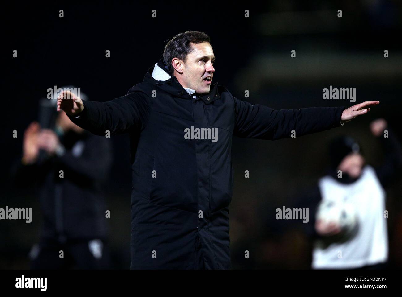 Paul Hurst, directeur de la ville de Grimsby, célèbre à la suite de la quatrième répétition de la coupe FA à Blundell Park, Cleethorpes. Date de la photo: Mardi 7 février 2023. Banque D'Images