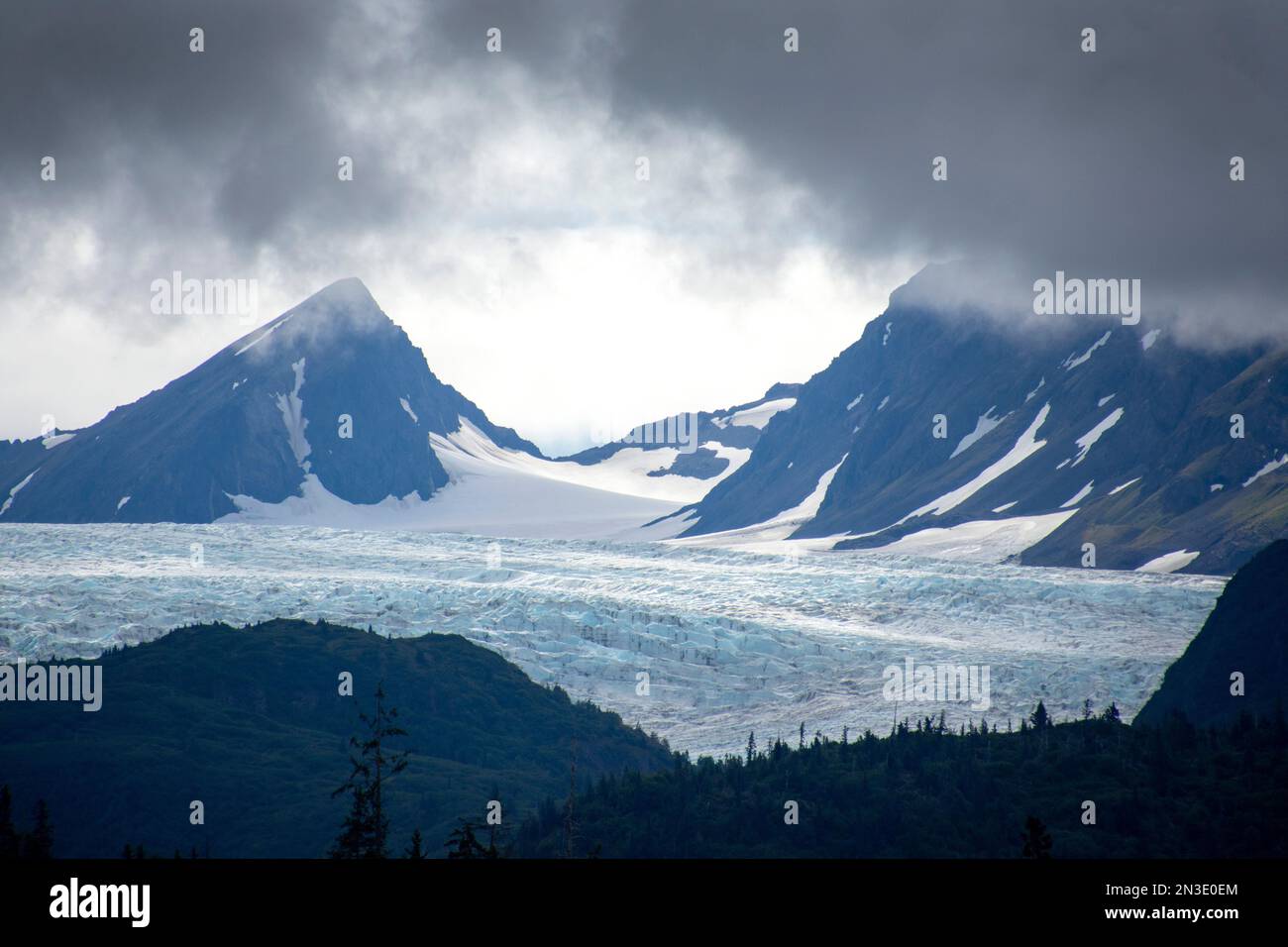 Le glacier Dixon dans le parc d'État de Kachemak Bay est le glacier le plus à l'est du parc qui prend sa source dans le champ de glace Harding Banque D'Images