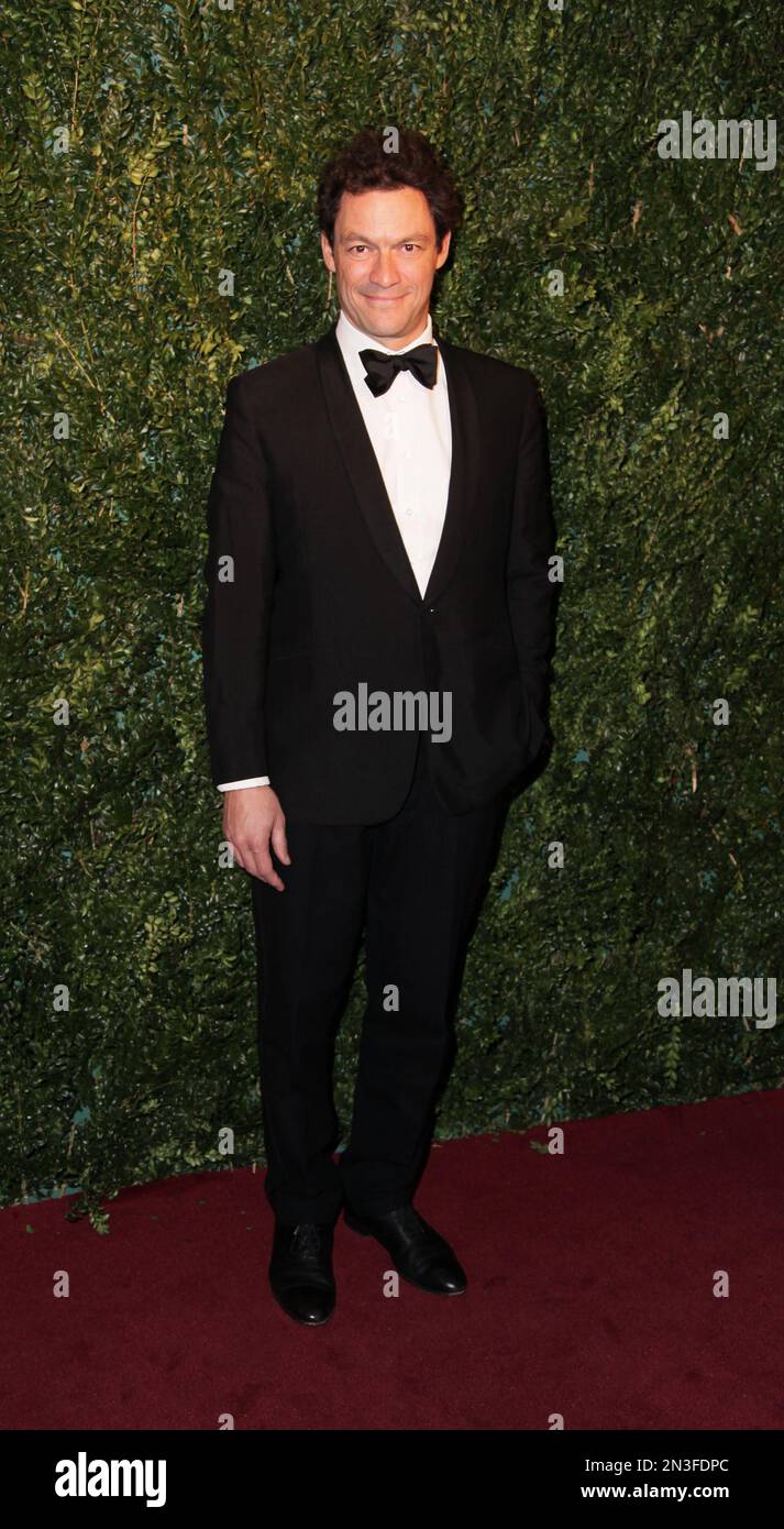 Actor Dominic West poses for photographers on arrival at the Evening Standard Theatre Awards, on Sunday Nov 30, 2014 in Central London. (Photo by Grant Pollard/Invision/AP) Banque D'Images