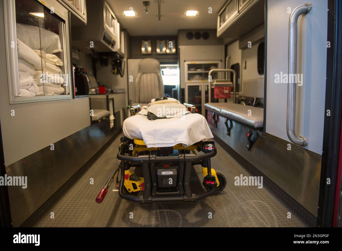 Gurney est prêt à l'intérieur d'une ambulance; Lincoln, Nebraska, États-Unis d'Amérique Banque D'Images