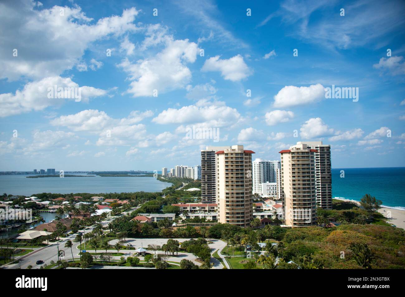 Bâtiments sur un point d'entrée à Riviera Beach, Floride, États-Unis; Riviera Beach, Floride, États-Unis d'Amérique Banque D'Images