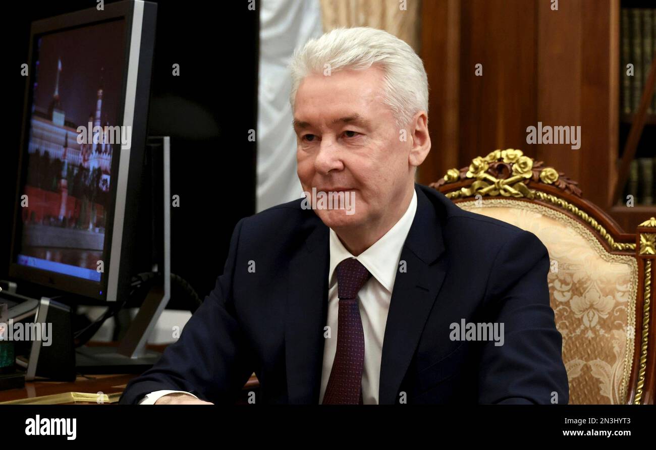 Moscou, Russie. 07th févr. 2023. Le maire de Moscou, Sergei Sobyanin, écoute lors d'une rencontre en face à face avec le président russe Vladimir Poutine au Kremlin, à 7 février 2023, à l'oblast de Moscou, en Russie. Credit: Mikhail Klimentyev/Kremlin Pool/Alamy Live News Banque D'Images