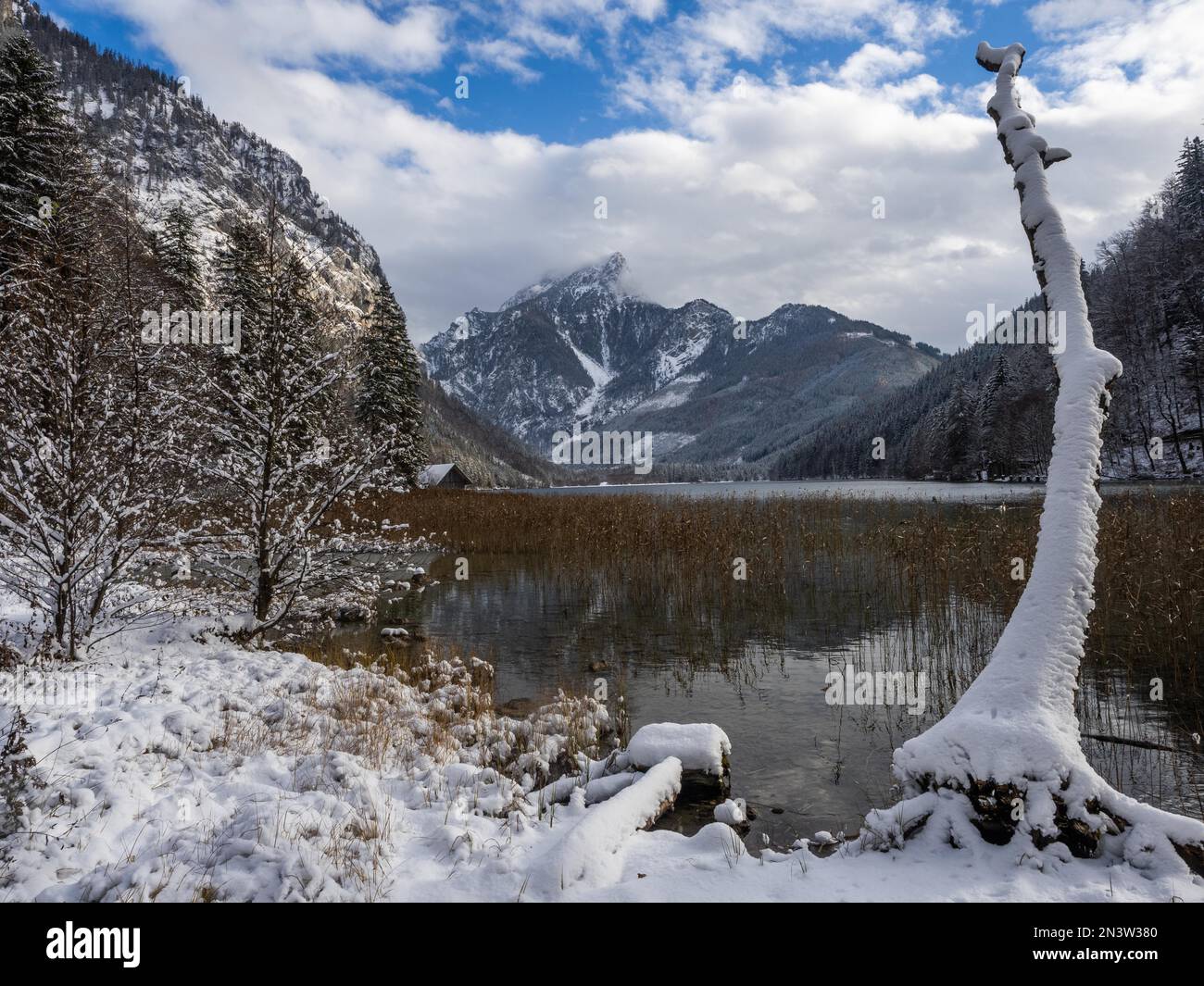 Paysage d'hiver au lac Leopoldstein, Eisenerz, Styrie, Autriche Banque D'Images