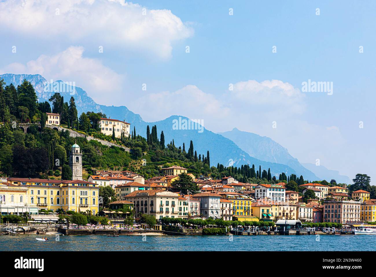 Le village de Bellagio sur les rives du lac de Côme, Bellagio, Lombardie, Italie Banque D'Images