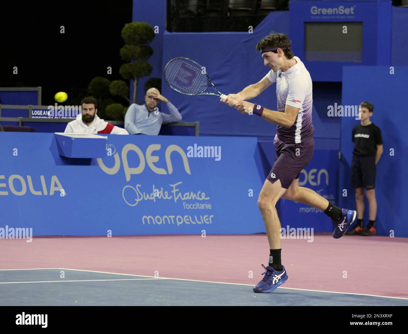 Montpellier, France - 7 février 2023, Marc-Andrea Huesler (SUI) en action  contre Luca Van Assche (FRA) lors de l'Open Sud de France 2023, tournoi de  tennis ATP 250 sur 7 février 2023