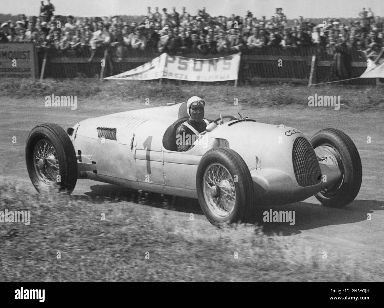 Voiture de course du 1930s. Une voiture allemande par auto Union lors des courses sur Saxtorp Grand Prix 1939. Banque D'Images