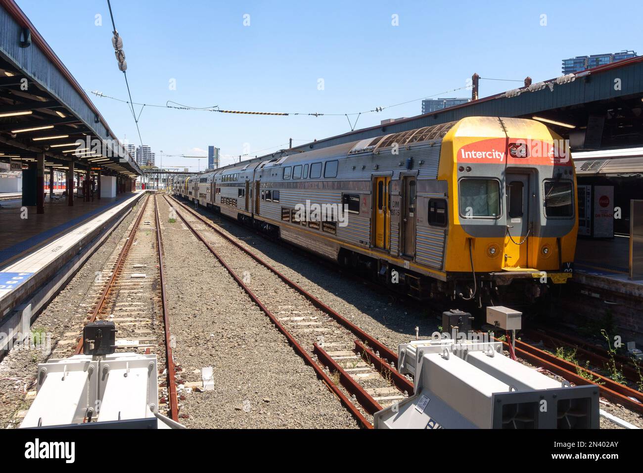 Un train interurbain Comeng à la gare centrale de Sydney Banque D'Images