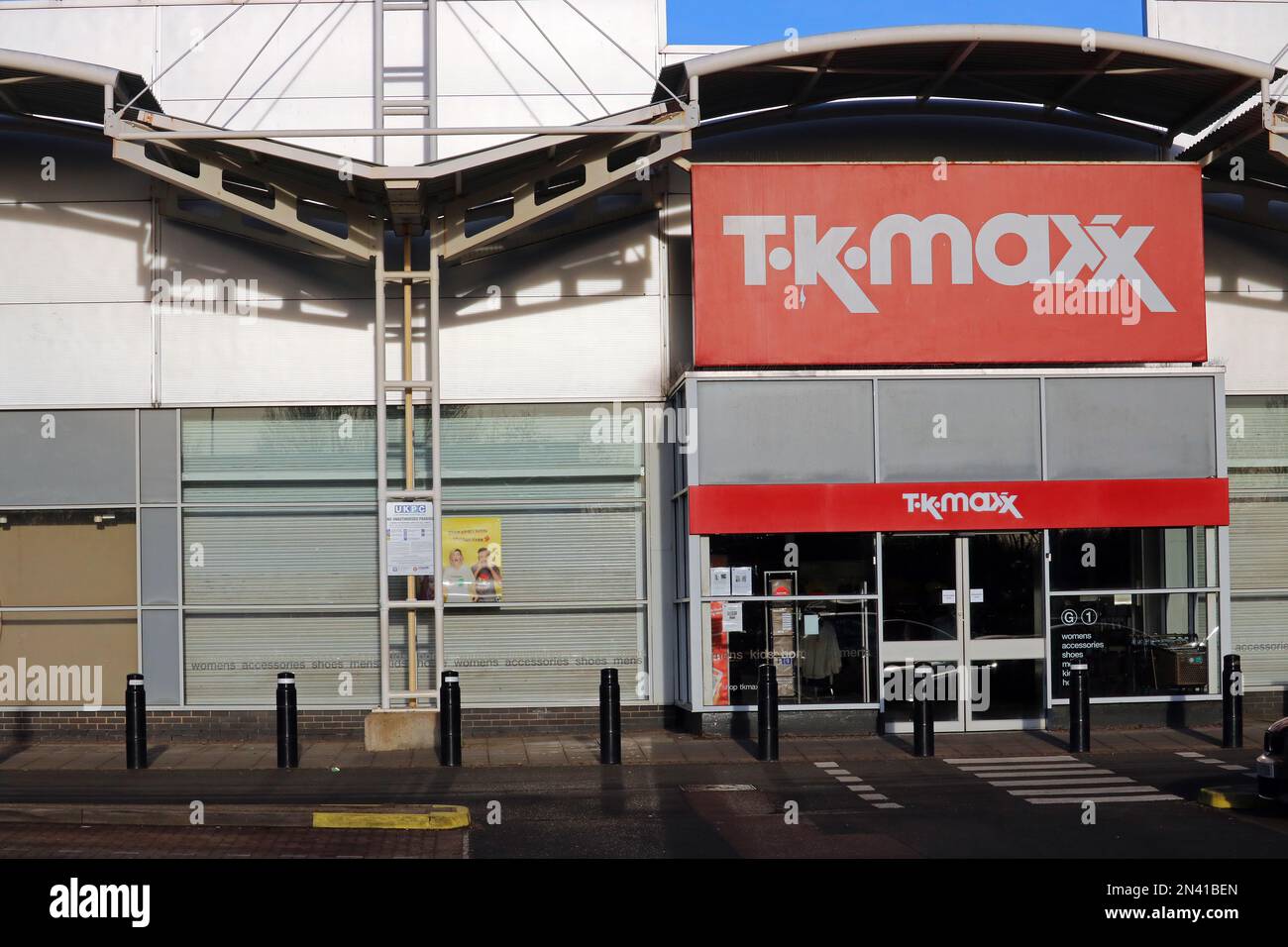 T. K. Max Stores or shops.TK Maxx[a] est une filiale de la société américaine de vêtements et de biens de consommation T.J.Maxx. Banque D'Images