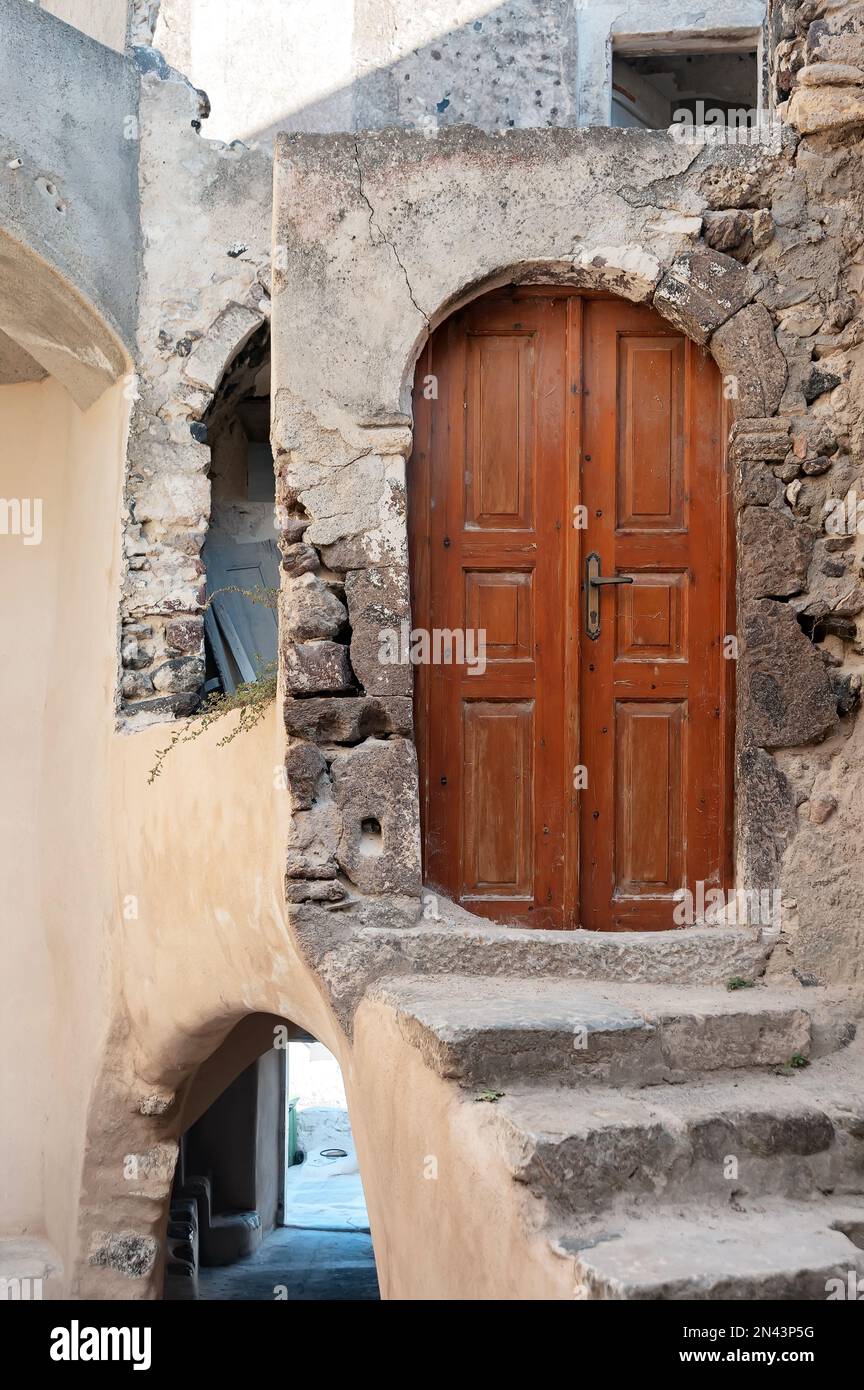 Porte à nulle part à Emporio sur l'île de Santorini en Grèce Banque D'Images
